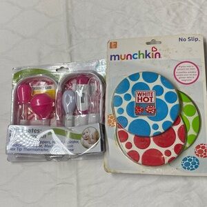 Munchkin White Hot No Slip Plates AND Cribmates Healthcare Kit Bundle